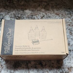 Pampered Chef Decorating Kit with Bottles and Brush